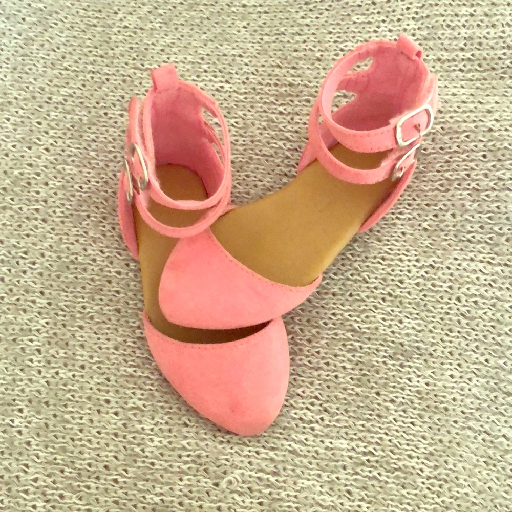 Pink dress shoes